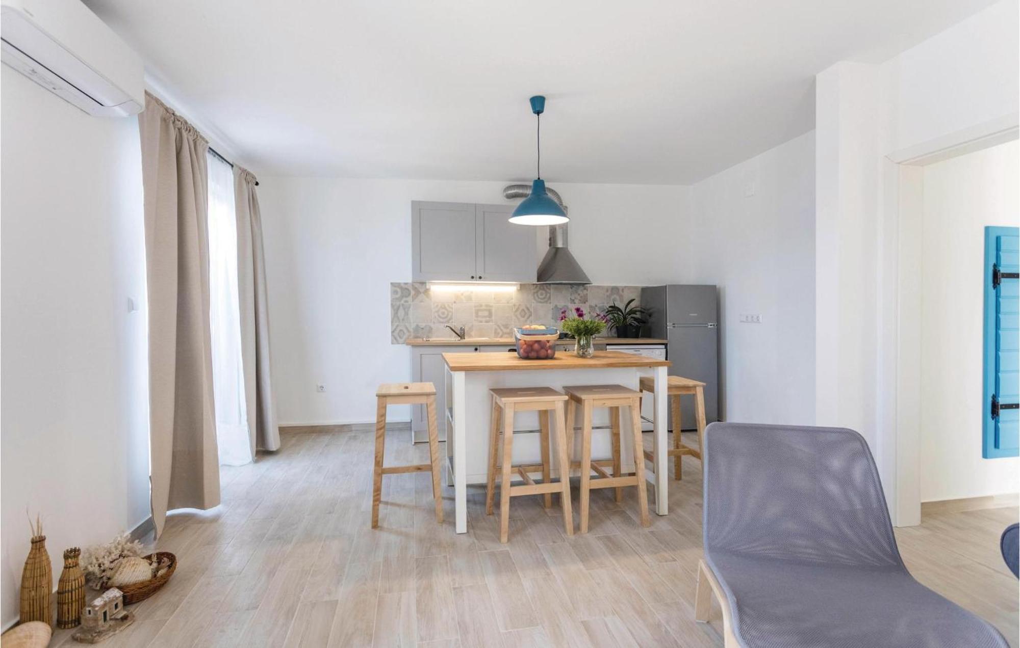 Awesome Apartment In Blace With House Sea View Экстерьер фото